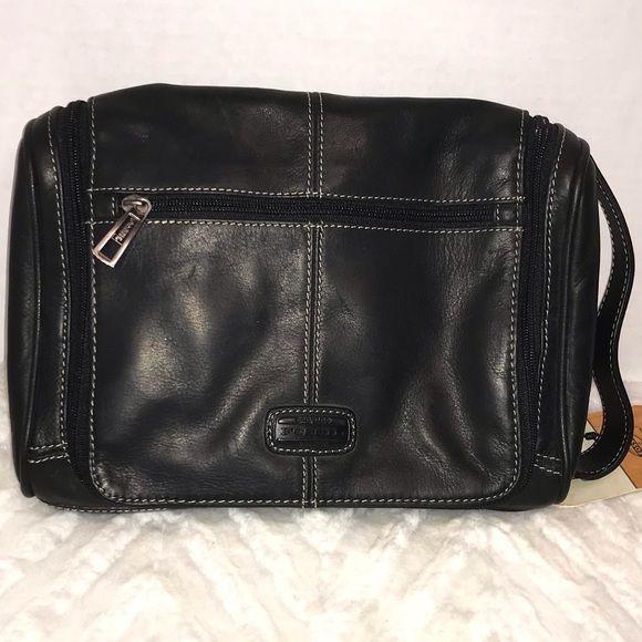 Fossil Other - Fossil leather hanging travel toiletries bag